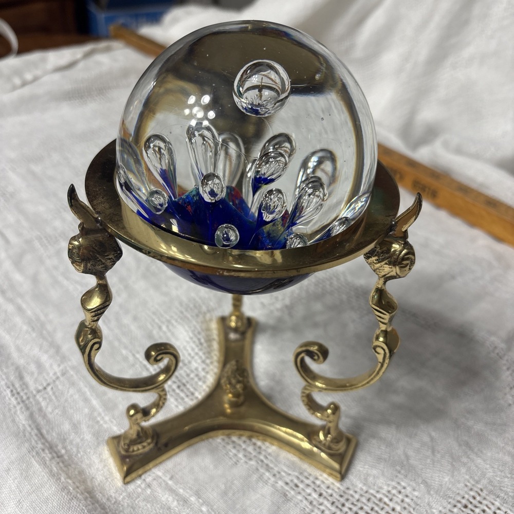 DYNASTY GALLERY - HEIRLOOM COLLECTIBLES - Large Round Paperweight With Stand